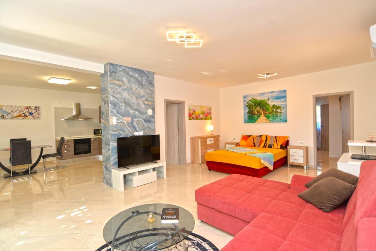Apartments Mala Vala 925 - Adapted Fazana Bagian luar foto